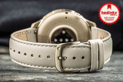 Garmin Venu 4 41mm Lunar Gold / Light Sand, Leather Band (+ náhradní řemínek)