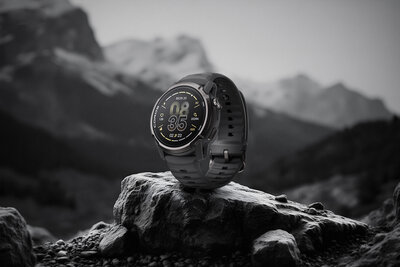 Coros Apex 4 42mm Black / Silicone band (II. Jakost)