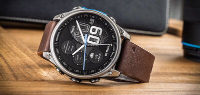 Garmin D2 Mach 2 47mm (Premium), Oxford Brown Leather Band (+ náhradní řemínek)