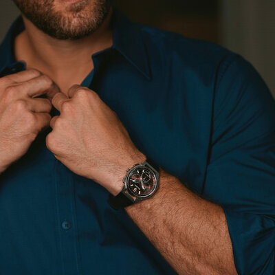 Bulova Curv Quartz 96K117 (+ náhradní řemínek)