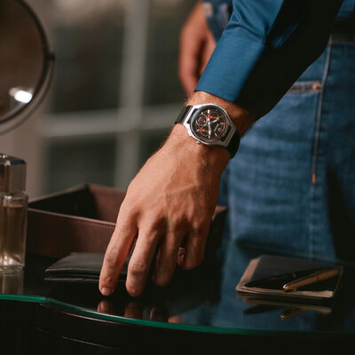 Bulova Curv Quartz 96K117 (+ náhradní řemínek)