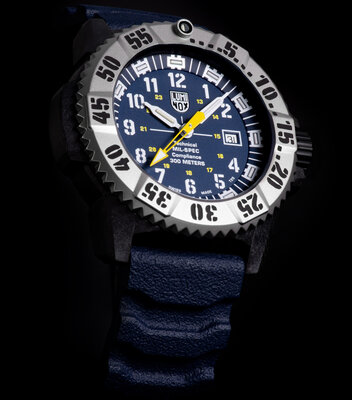 Luminox MIL-SPEC XL.3355.SET (+ náhradní řemínek)