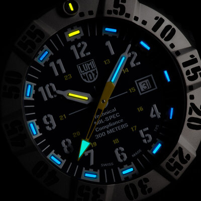 Luminox MIL-SPEC XL.3355.SET (+ náhradní řemínek)