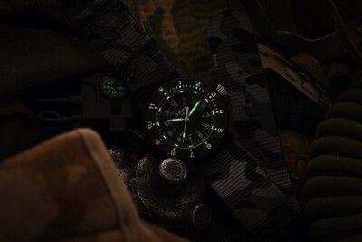 Traser P65 Tactical Mission Black Quartz 111831