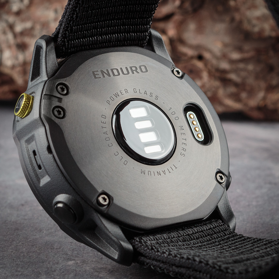 Garmin Enduro, Carbon Gray DLC Titanium/Black UltraFit Nylon Strap